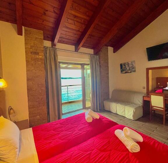 Triple Room Sea View, Entheon Rooms