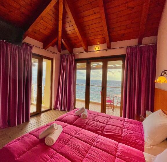 Triple Room Sea View, Entheon Rooms