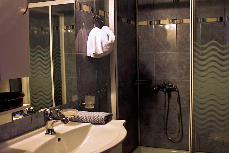 Triple Room Sea View, Entheon Rooms