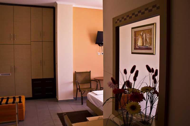 Triple Room Sea View, Entheon Rooms