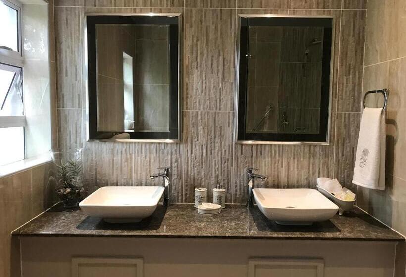 جناح ديلوكس سرير كينج, Edenwood House