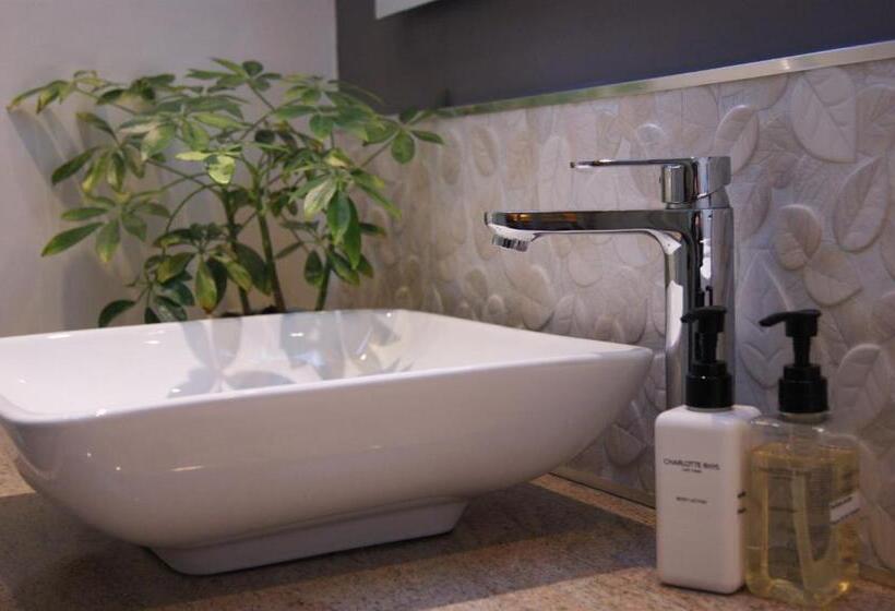 デラックススイート, Edenwood House