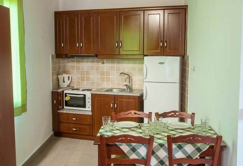 اتاق سوپریور با چشم‌انداز دریا, Lithoessa