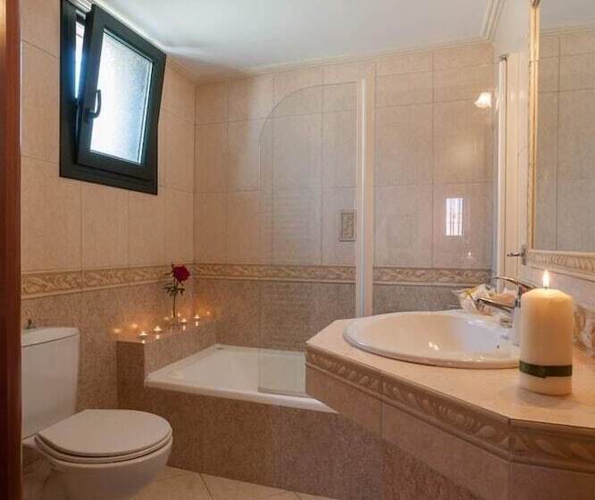 اتاق لوکس با چشم‌انداز دریا, Lithoessa