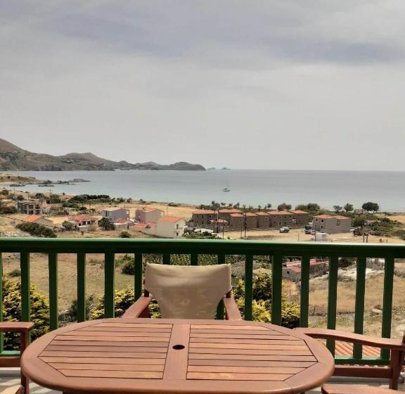 اتاق لوکس با چشم‌انداز دریا, Lithoessa