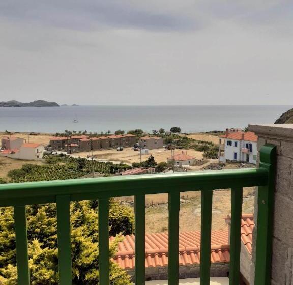 اتاق لوکس با چشم‌انداز دریا, Lithoessa