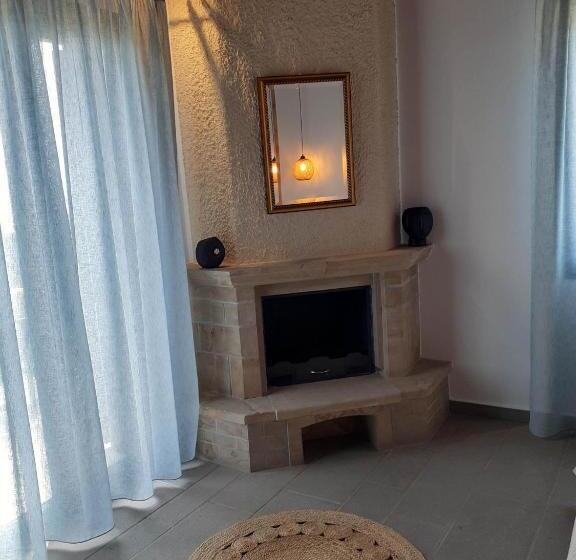 اتاق لوکس با چشم‌انداز دریا, Lithoessa