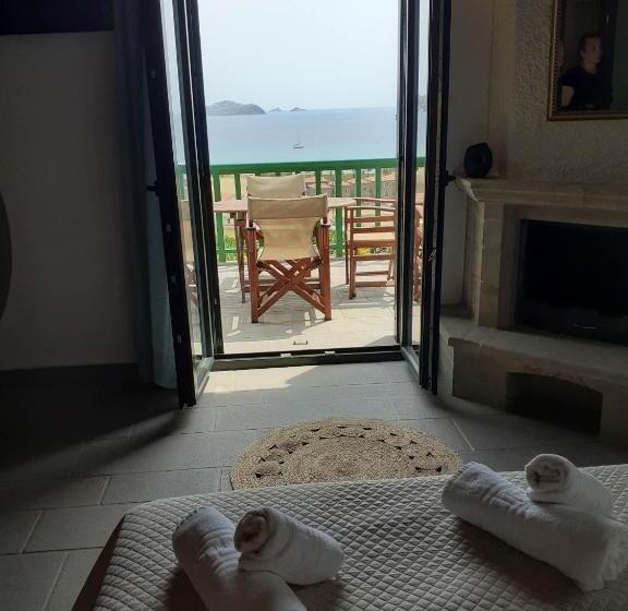 اتاق لوکس با چشم‌انداز دریا, Lithoessa