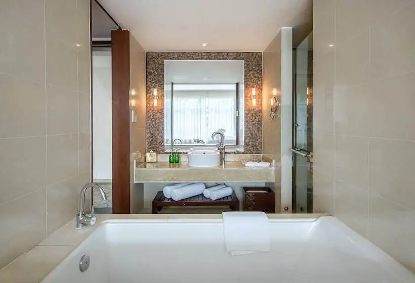 プールの見えるデラックスルーム, Huayu Resort & Spa Yalong Bay Sanya