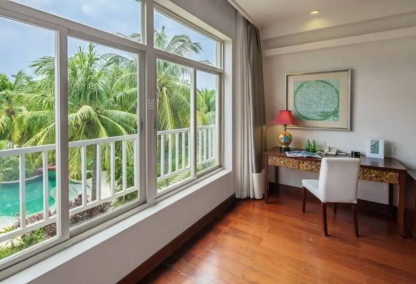 プールの見えるデラックスルーム, Huayu Resort & Spa Yalong Bay Sanya