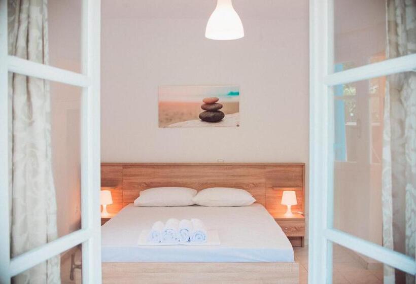 غرفة ديلوكس, Nerina Studios