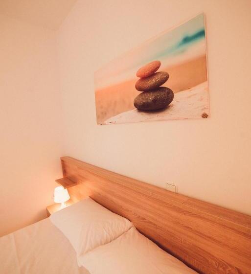 غرفة ديلوكس, Nerina Studios