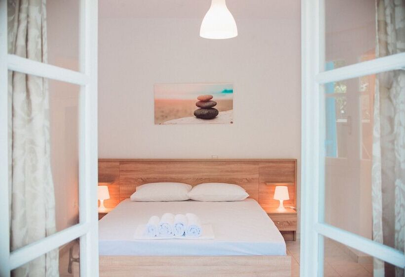 غرفة ديلوكس, Nerina Studios