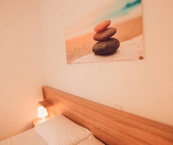 غرفة ديلوكس, Nerina Studios