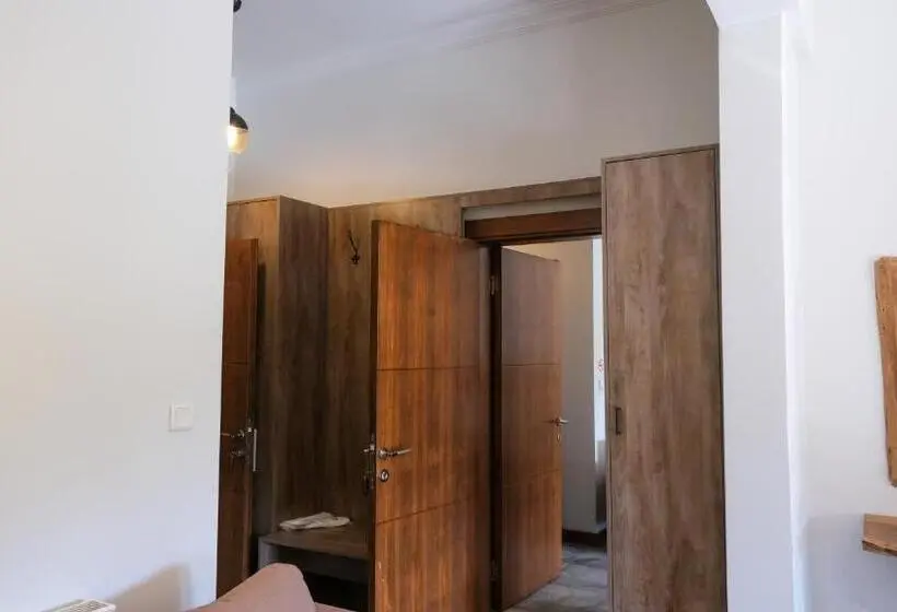 Suite Familiar, Cevizdibi