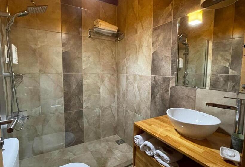 اتاق لوکس با بالکن, Cevizdibi