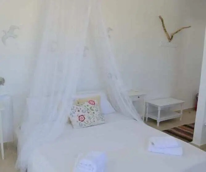 اتاق اساندارد با چشم‌انداز جانبی به دریا, Heliotropio Studios & Apartments