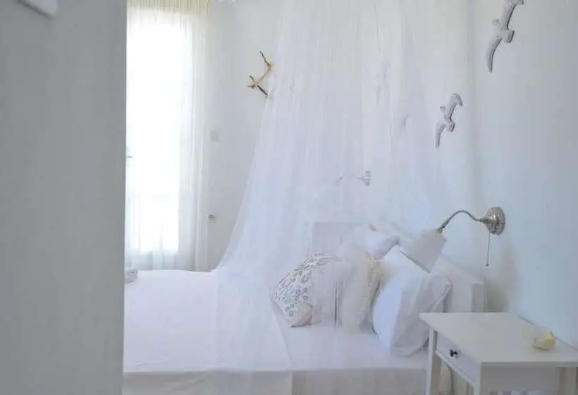 اتاق اساندارد با چشم‌انداز جانبی به دریا, Heliotropio Studios & Apartments