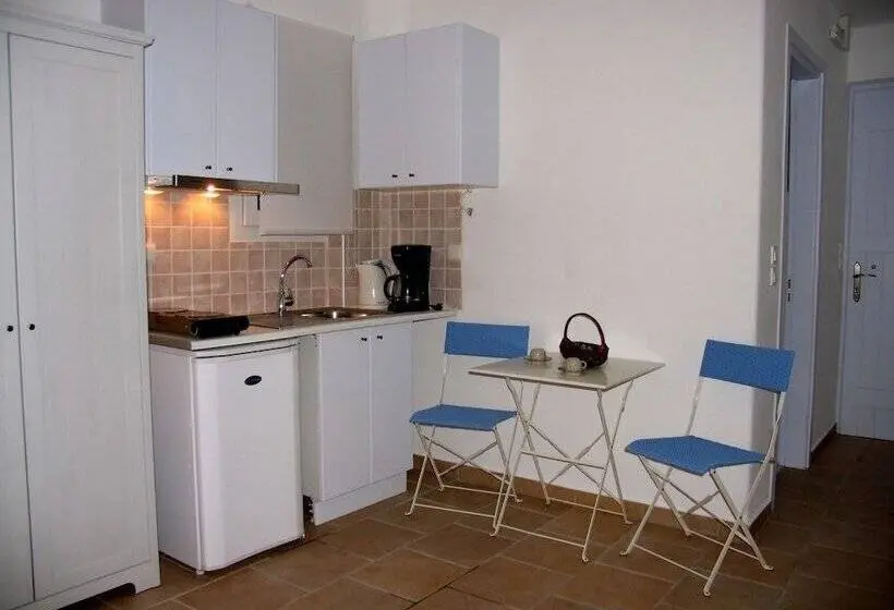 استودیو استاندارد با چشم‌انداز باغ, Heliotropio Studios & Apartments