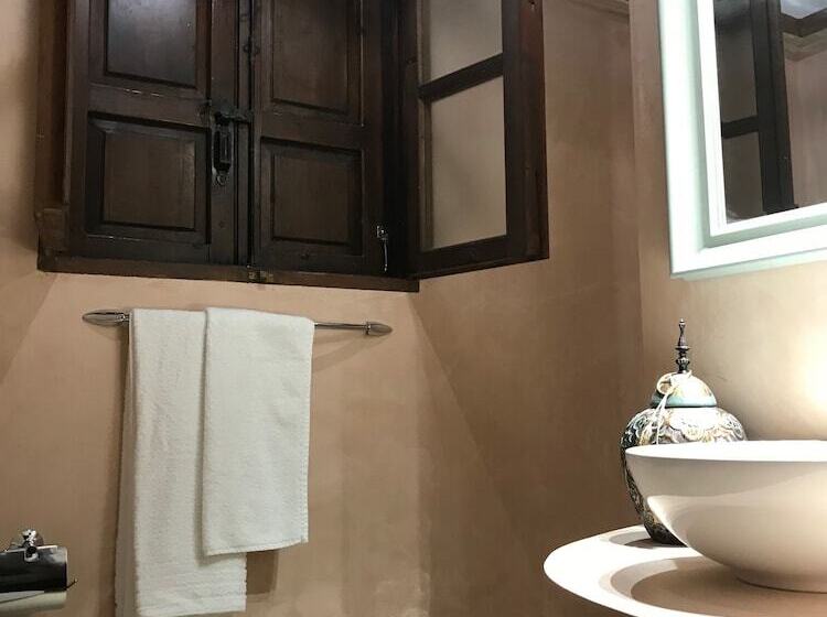 标准间, Saint Artemios Boutique