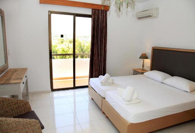 스탠다드 룸, Voula Studios