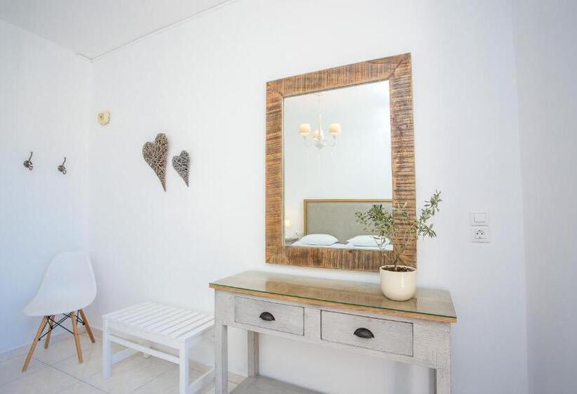 스탠다드 룸, Voula Studios