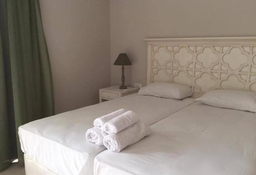 수피리어 룸, Voula Studios