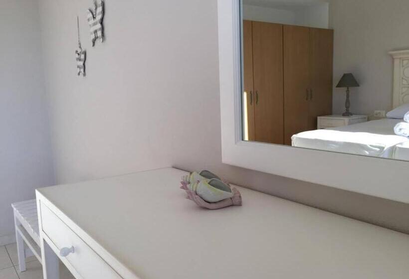 수피리어 룸, Voula Studios