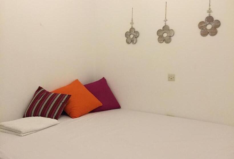 4인용 스탠다드 룸, Voula Studios