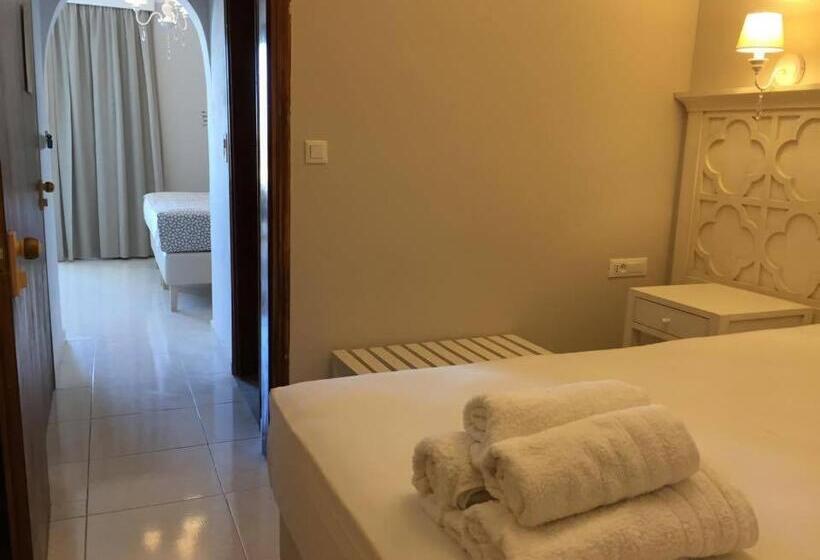 اتاق استاندارد چهار تخته, Voula Studios