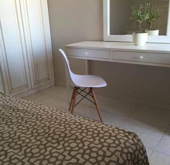 4인용 스탠다드 룸, Voula Studios