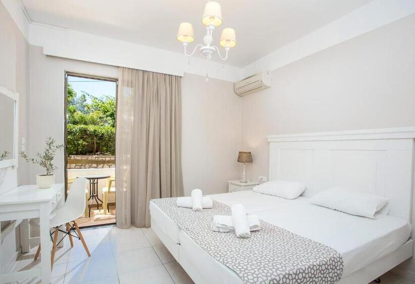 １階のスタンダードルーム, Voula Studios