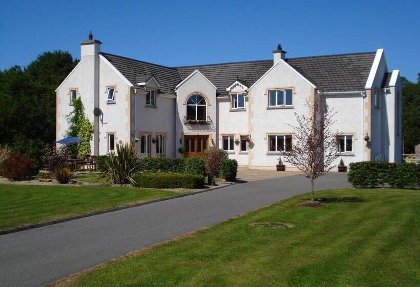 חדר משפחתי, Dungimmon House