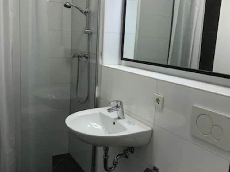 غرفة قياسية, Art Rock Downtown