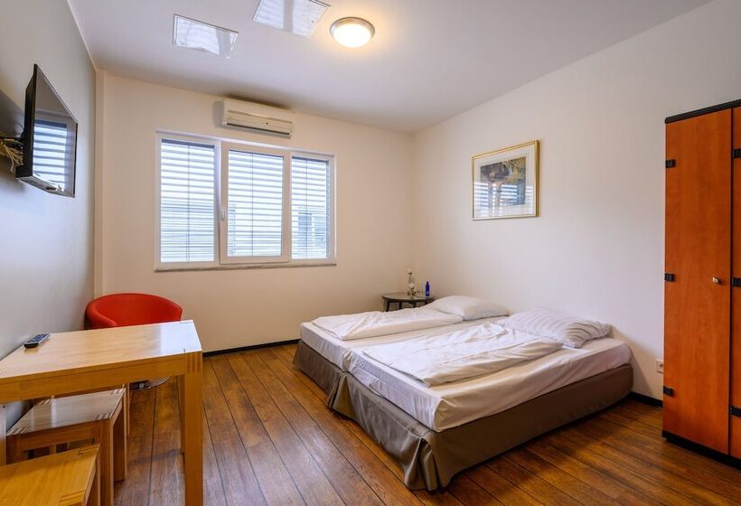 غرفة قياسية, Art Rock Downtown