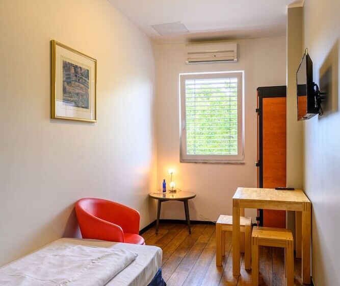 غرفة قياسية فردية, Art Rock Downtown