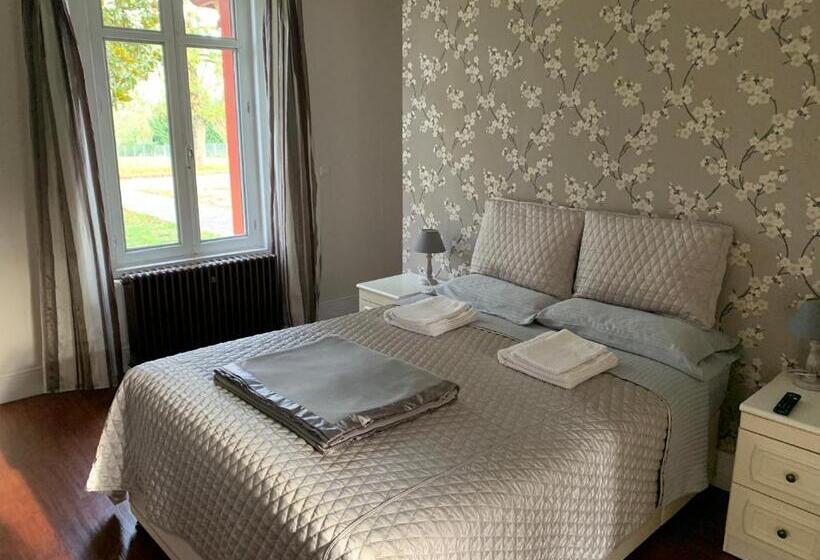 Standard room with outdoor bath, Le Pontet