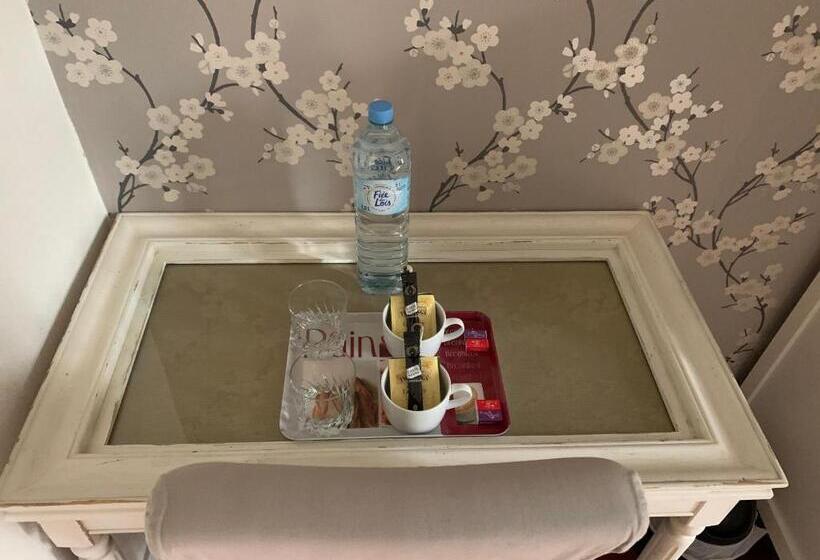 バスルーム共同エコノミー4人部屋, Le Pontet