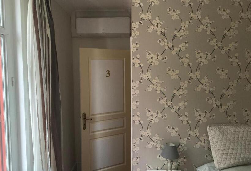 バスルーム共同エコノミー4人部屋, Le Pontet