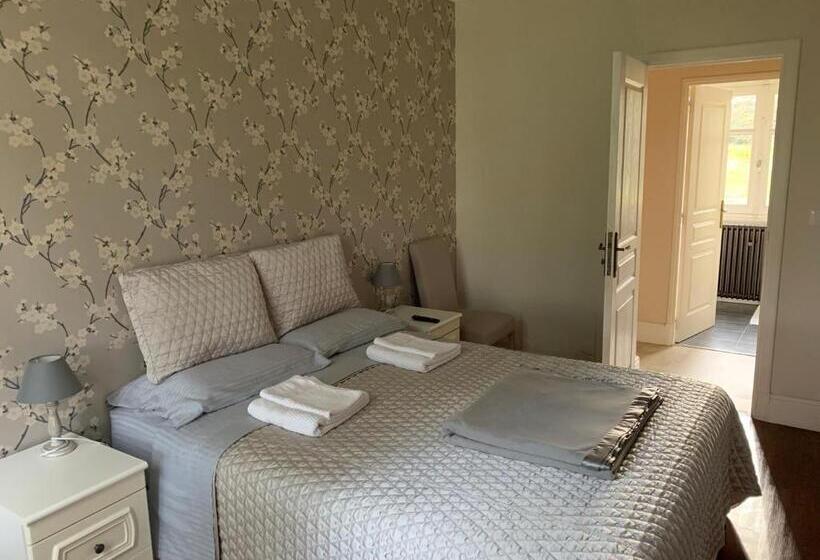 バスルーム共同エコノミー4人部屋, Le Pontet