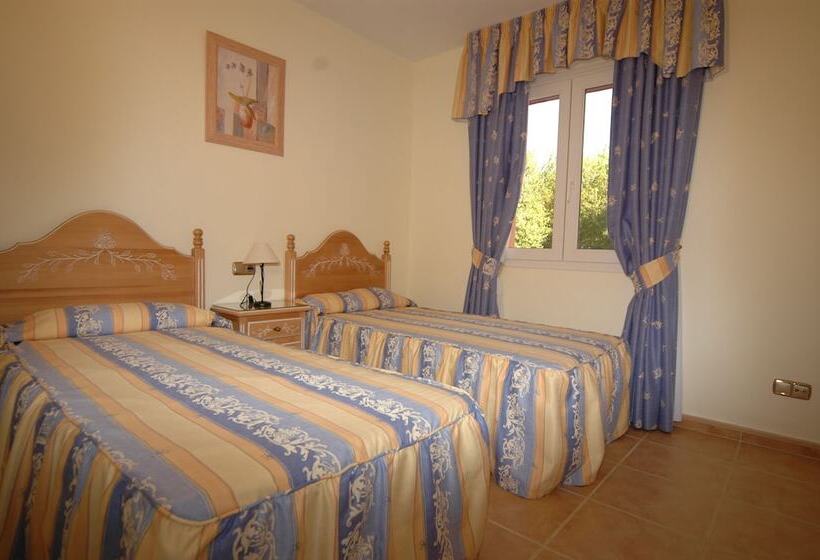 Апартаменты 3 Спальни, Marbella Beach Resort At Club Playa Real