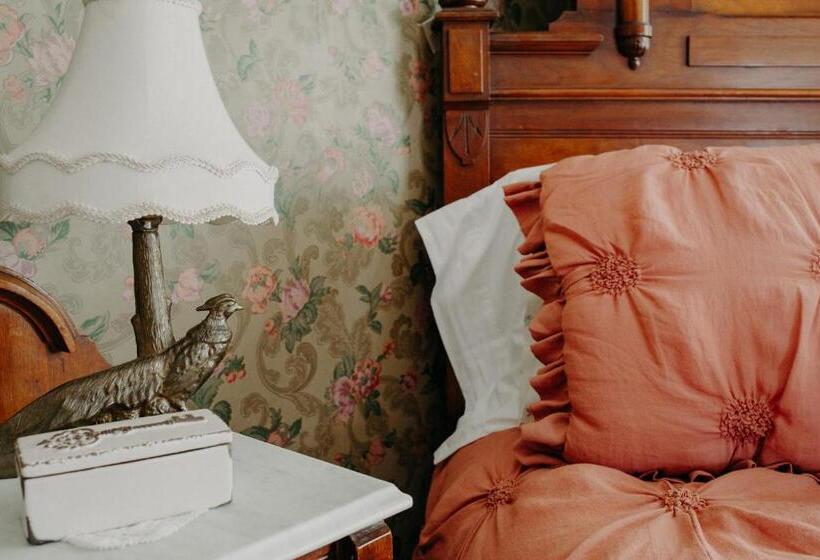 Люкс, Aurora Staples Inn