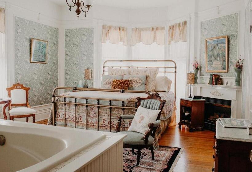 جناح سرير كينج, Aurora Staples Inn