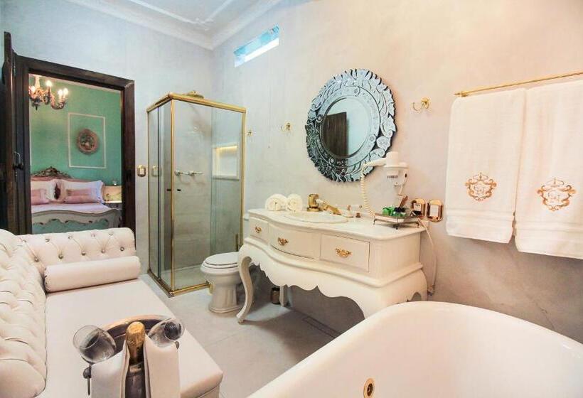 اتاق لوکس, Casa Nostra Boutique