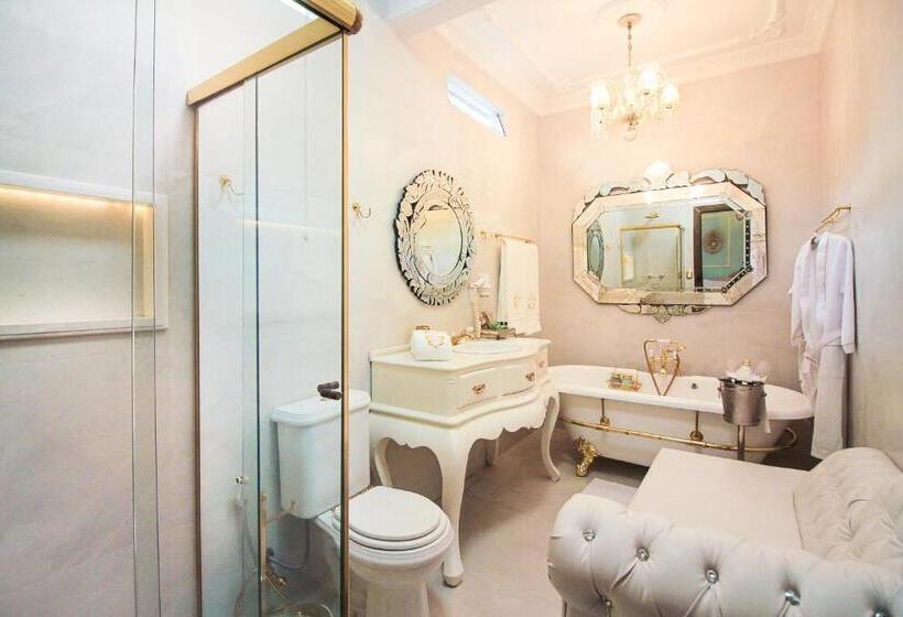 اتاق لوکس, Casa Nostra Boutique