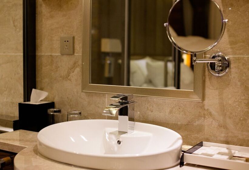 חדר אקזקיוטיב, Changchun Regent