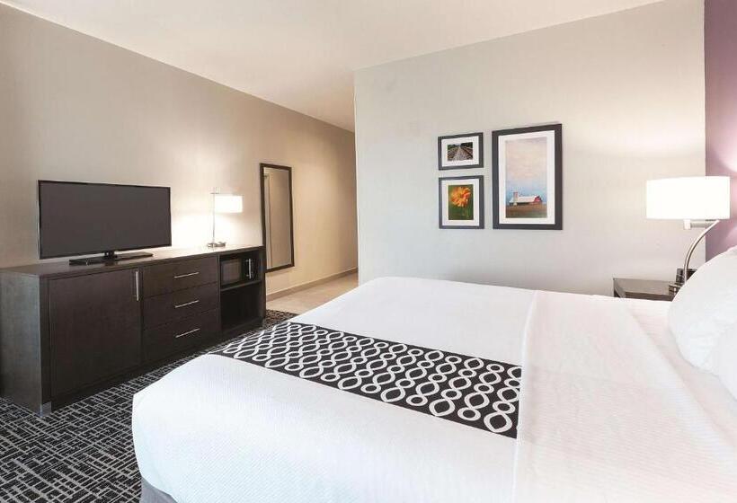 适合残疾人士使用的带超级大床的标准间, La Quinta By Wyndham Terre Haute