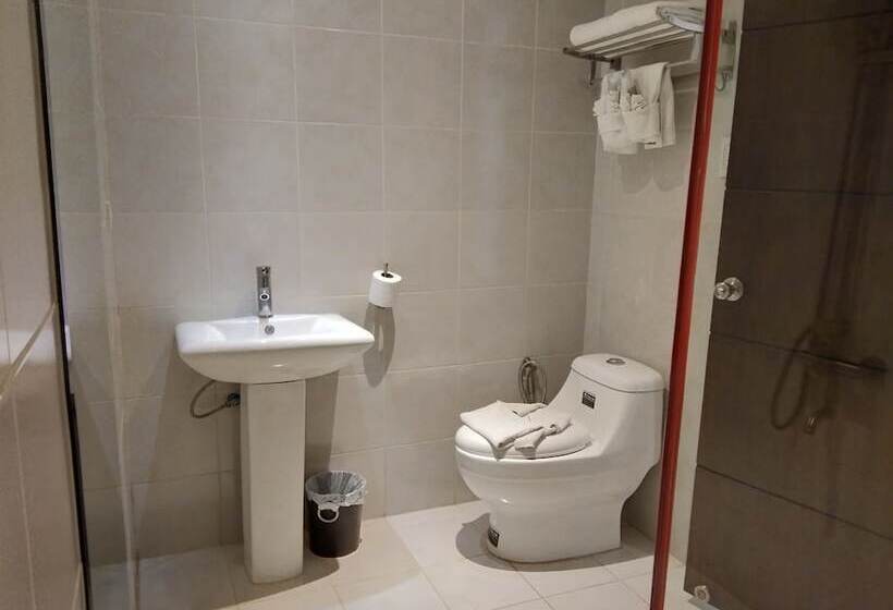 اتاق لوکس, Log Cabin Hotel   Safari Lodge Baguio