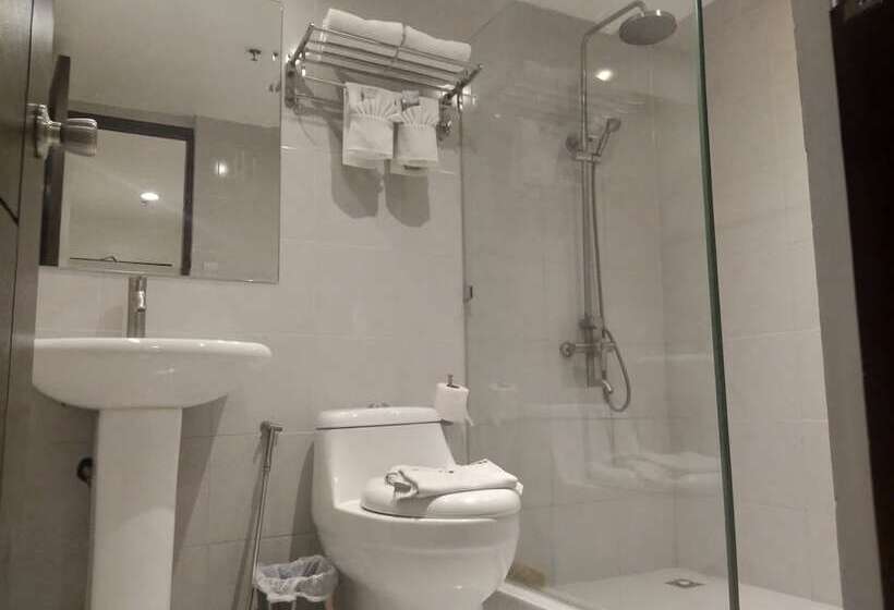 اتاق لوکس, Log Cabin Hotel   Safari Lodge Baguio