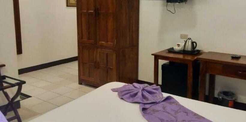 اتاق لوکس, Log Cabin Hotel   Safari Lodge Baguio